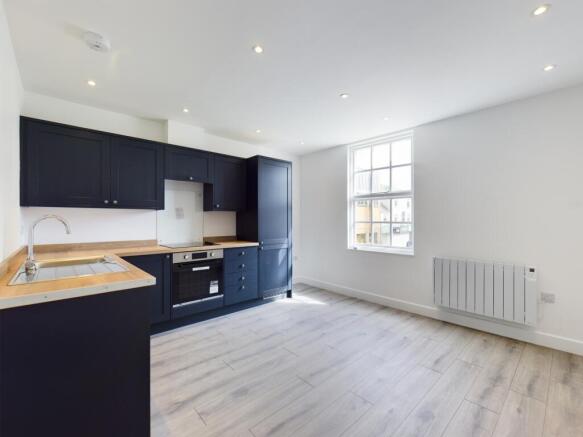 CAM00868P1-PR0045-STILL04