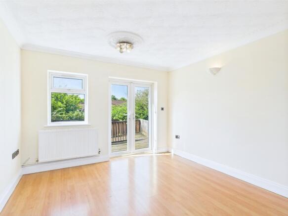 CAM01909G0-PR0334-STILL006