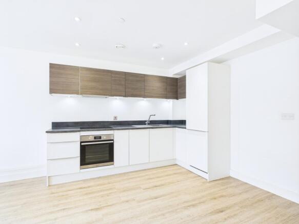 CAM01909G0-PR0416-STILL001