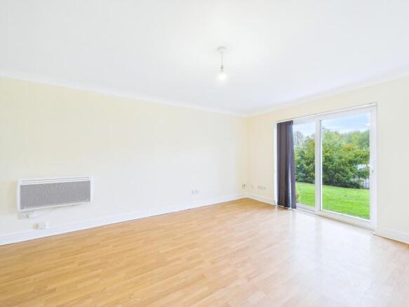 CAM01909G0-PR0414-STILL003