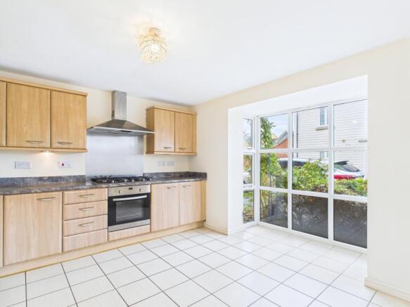 CAM01909G0-PR0417-STILL001