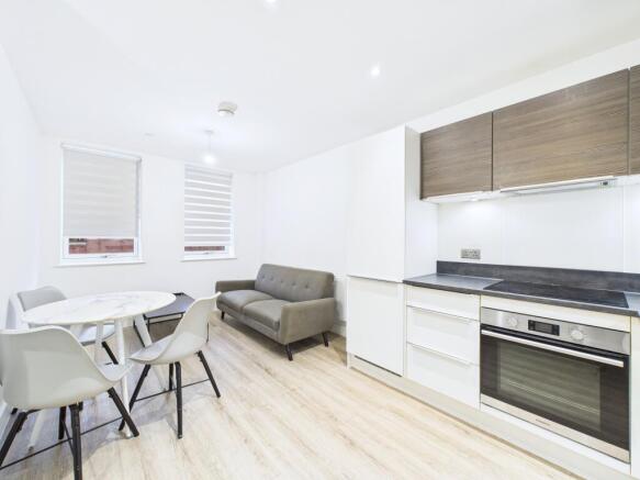 CAM01909G0-PR0452-STILL003