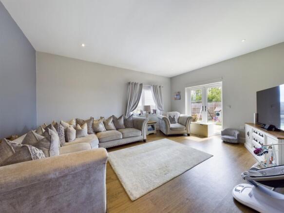 CAM00868P1-PR0027-STILL06