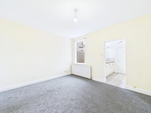 CAM01909G0-PR0411-STILL007