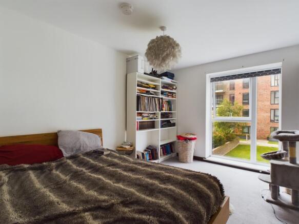 CAM01909G0-PR0196-STILL002