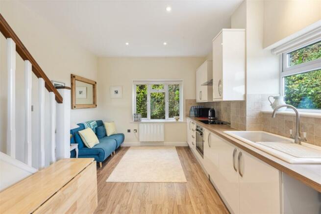A01 - Flat 7 Hillside Court 114 Victoria Road Dart