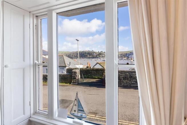 A09 - Flat 2 Dartview 38 Newcomen Road Dartmouth -
