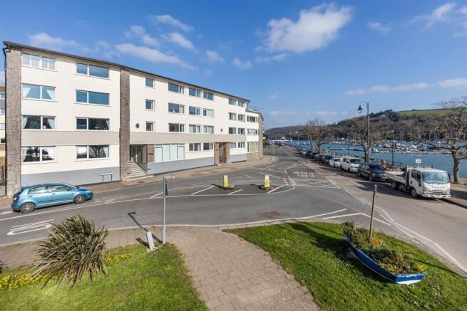 A01 - 4 Mayflower Court, Dartmouth, North Embankme