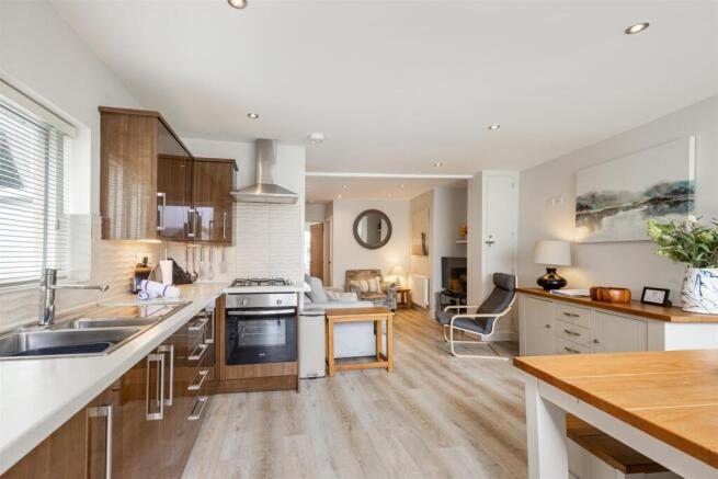 A11 - 11A Smith Street Dartmouth - 240411.jpg
