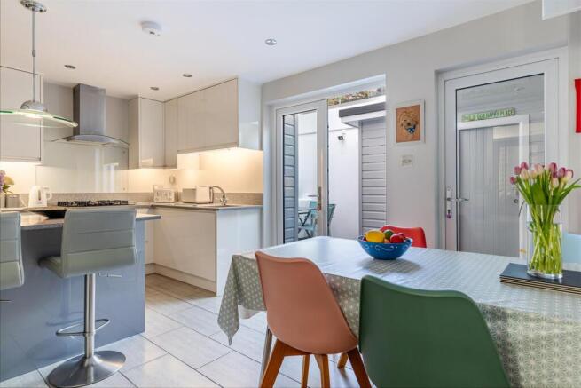A11 - 2 Clarence House Clarence Street Dartmouth -