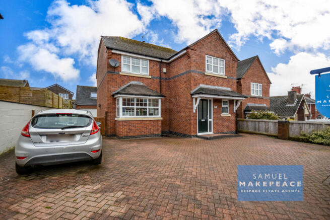 Four Bedroom Detached Property with Garage Annex