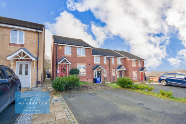 Three Bedroom Town House Property with views of M