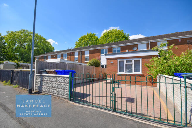 Three Bedroom, Two Bathroom Mid Town House with F