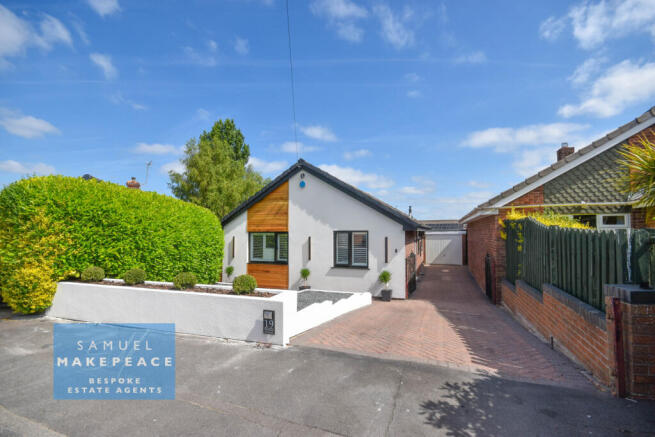 Spectacular Two Bedroom Detached Bungalow - Corne