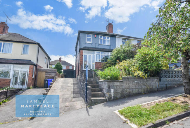 Three Bedroom Semi-Detached Property with a Detac