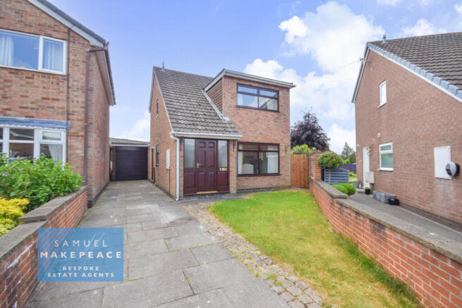 Three Bedroom Detached Property with Detached Gar