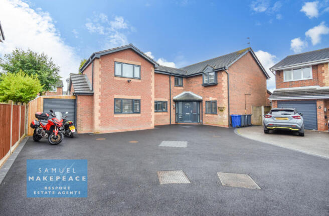 Five Bedroom Four Bathroom Detached End of Cul De