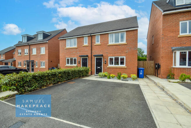 Three Bedroom Semi Detached Property On Quiet Cul