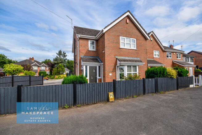 Three Bedroom Detached Property with Large Corner