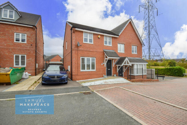 Three Bedroom Semi Detached Property with Low Mai