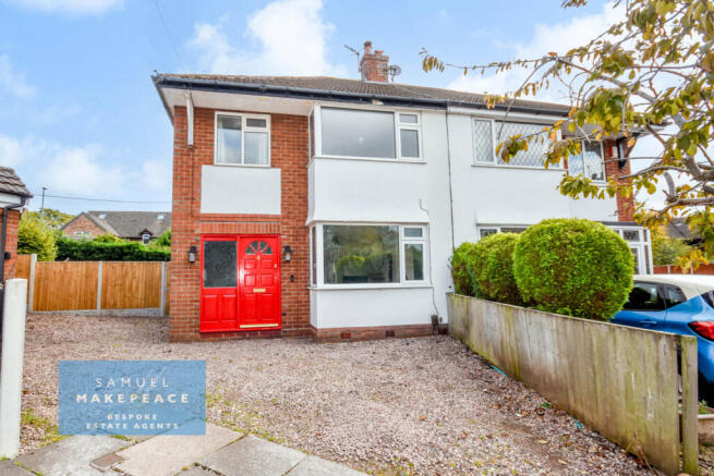 Three Bedroom Semi-Detached Property with Open-Pl