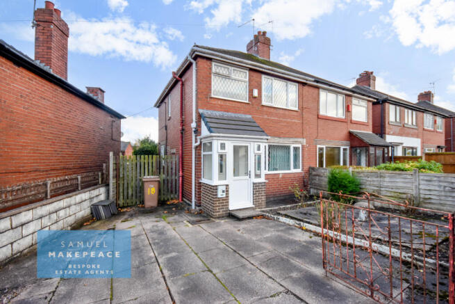 Three Bedroom Semi-Detached Property with Open-Pl