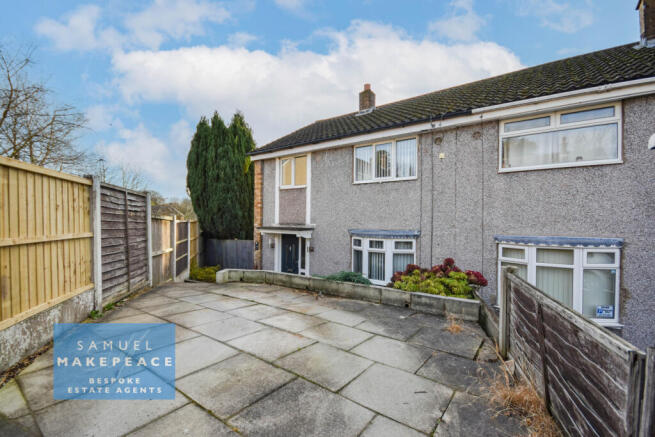 Three Bedroom Semi Detached Property on Large Cor