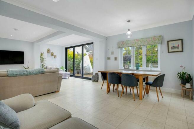 Open plan dining family room 