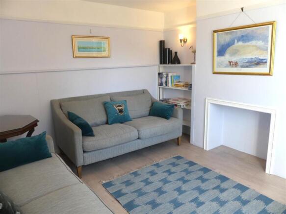 lounge 2.JPG