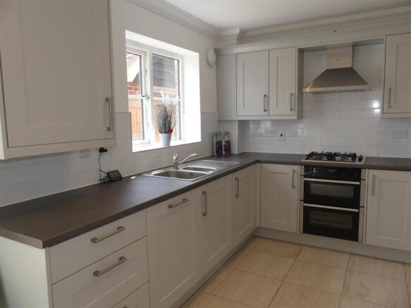kitchen 2.JPG