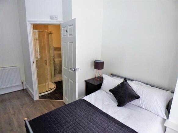 Bedroom 1 Mere Road 2.JPG
