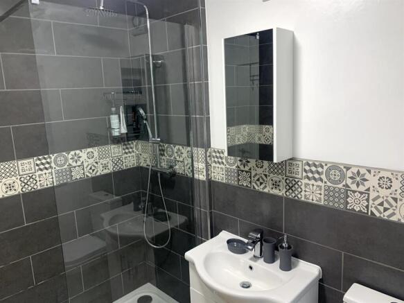Bathroom 1.jpg