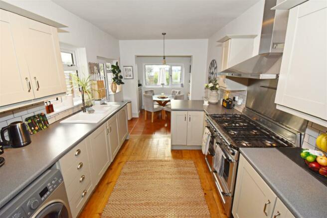 Kitchen breakfast room.jpg