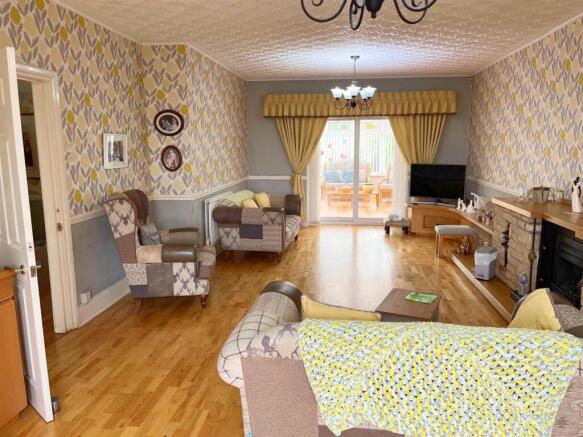 Lounge through to conservatory.jpg