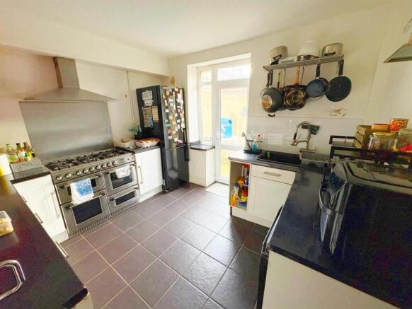 Kitchen onto garden.jpg