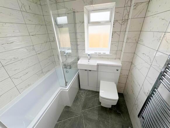 Bathroom (1).jpg