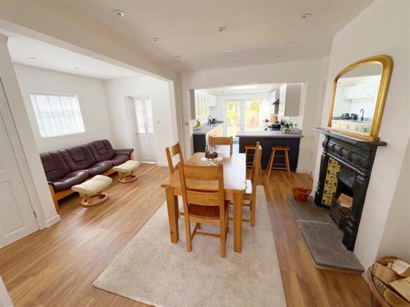 Dining area through to kitchen.jpg