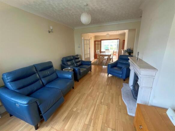 Lounge_Dining room.jpg