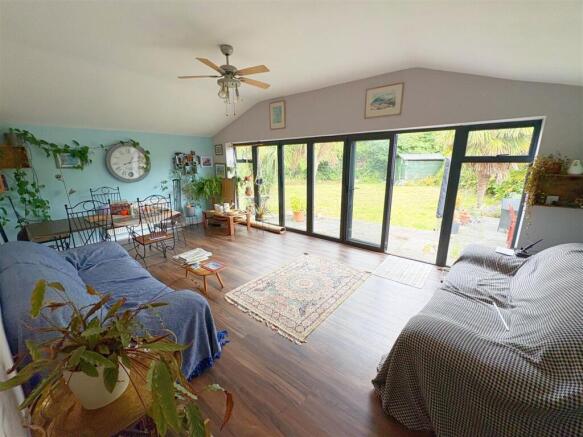 Family room (1).jpg