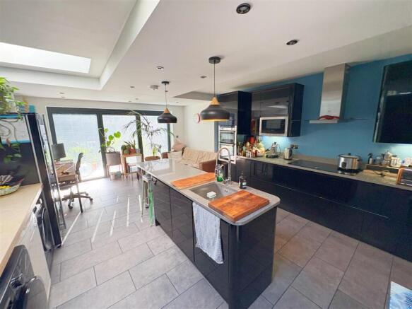Kitchen_Breakfast room (2).jpg