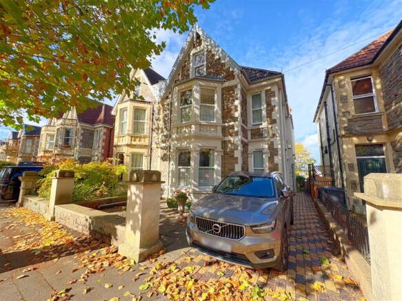 Front shot of property and driveway.jpg