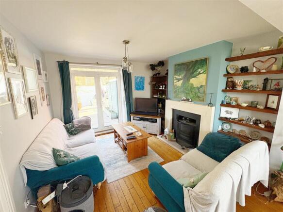 Lounge area onto garden.jpg