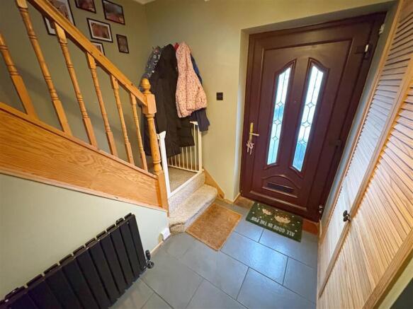 Hallway and stairs (2).jpg