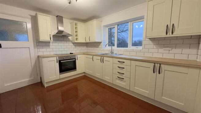 Kitchen 1.jpg