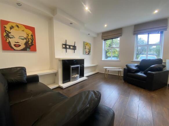 Livingroom 4.jpeg