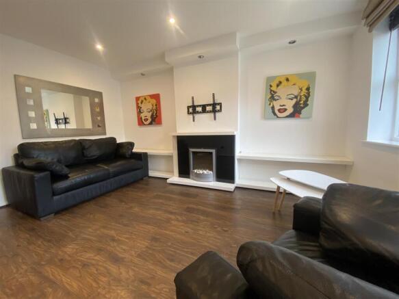 Livingroom 5.jpeg