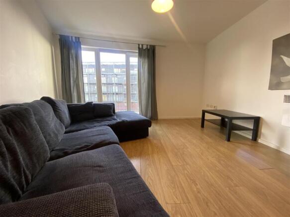 Livingroom 5.jpeg