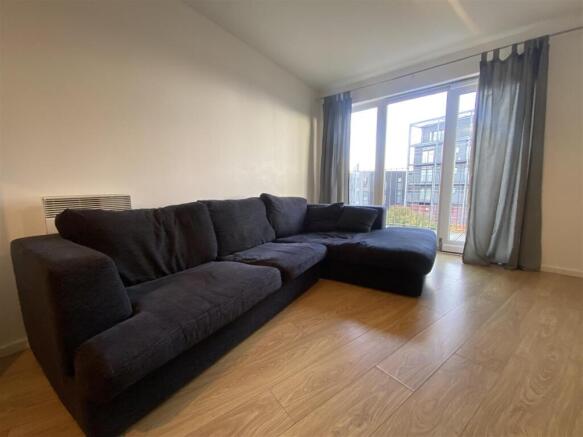 Livingroom 2.jpeg