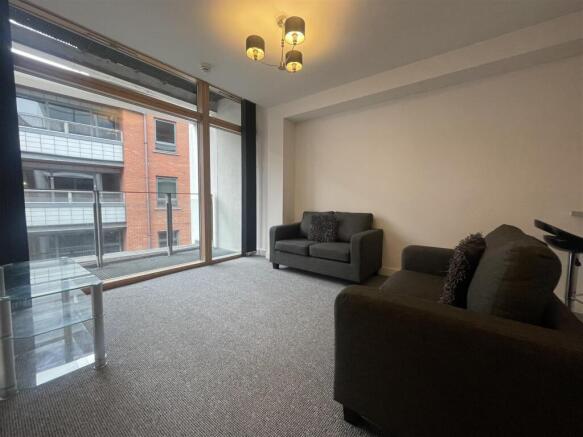 Livingroom 2.jpeg