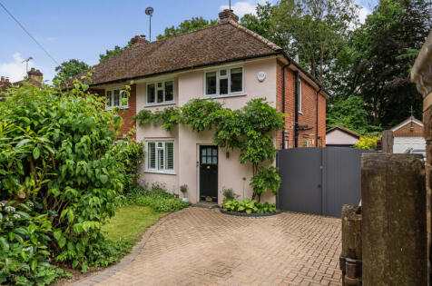 Laurel Grove, Farnham, Surrey, GU10
